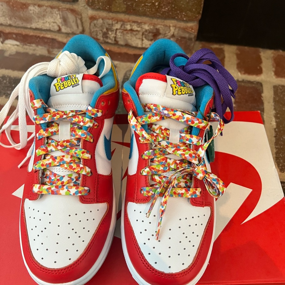 Nike Dunks Low - LeBron Fruity Pebbles - Picture 4 of 8